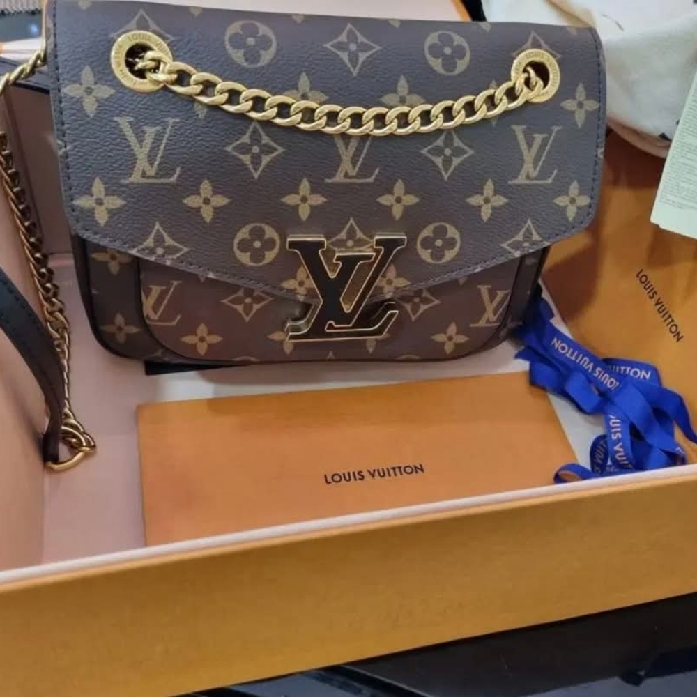 ❤️2650 Cad - Louis Vuitton Passy Crossbody Bag